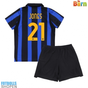 Billiga Inter Milan Curtis Jones #21 Hemmatröja Barn 2026-27 Kortärmad (+ Korta byxor)